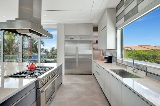 305 Oak Street, Hollywood, FL 33019