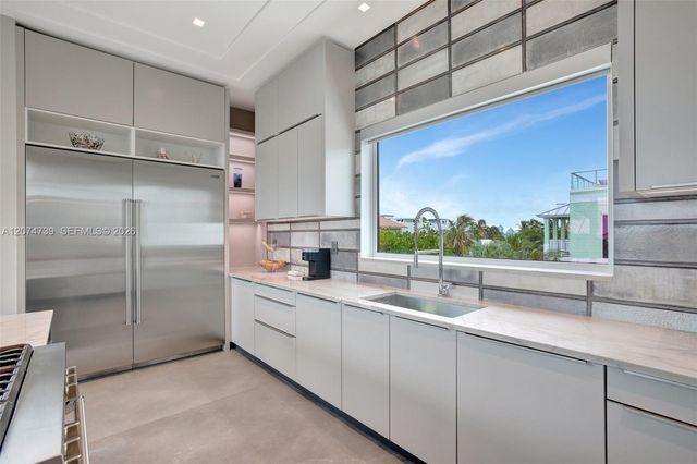 305 Oak Street, Hollywood, FL 33019