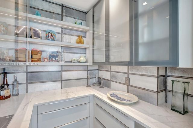 305 Oak Street, Hollywood, FL 33019