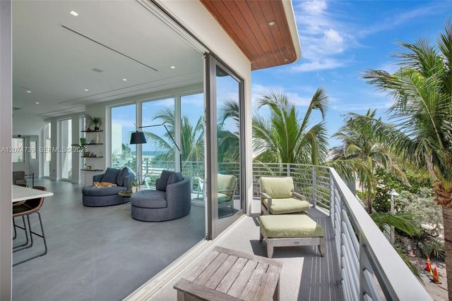 305 Oak Street, Hollywood, FL 33019