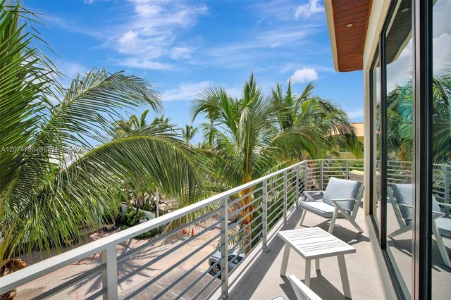 305 Oak Street, Hollywood, FL 33019