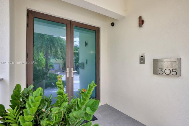 305 Oak Street, Hollywood, FL 33019