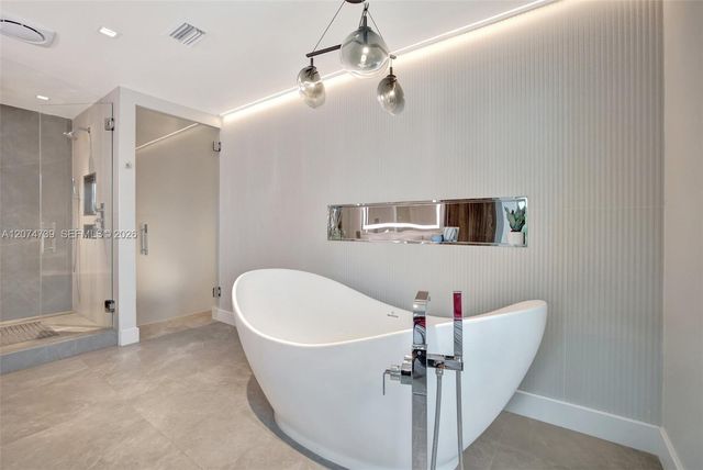 305 Oak Street, Hollywood, FL 33019