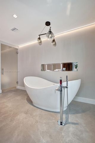 305 Oak Street, Hollywood, FL 33019