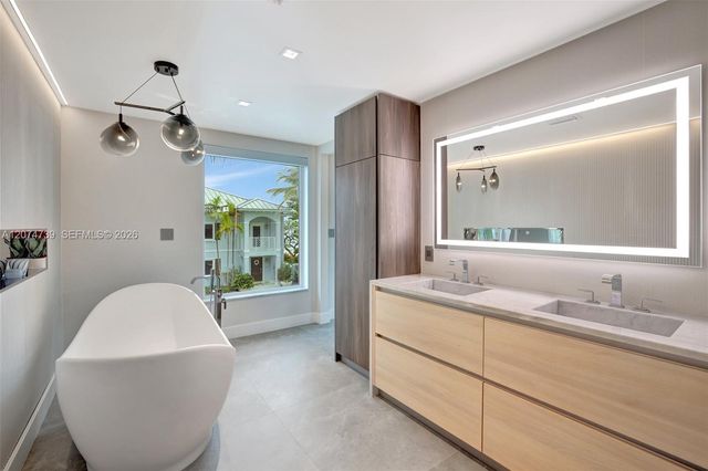 305 Oak Street, Hollywood, FL 33019