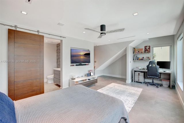 305 Oak Street, Hollywood, FL 33019