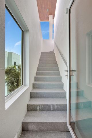305 Oak Street, Hollywood, FL 33019