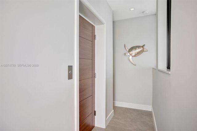 305 Oak Street, Hollywood, FL 33019