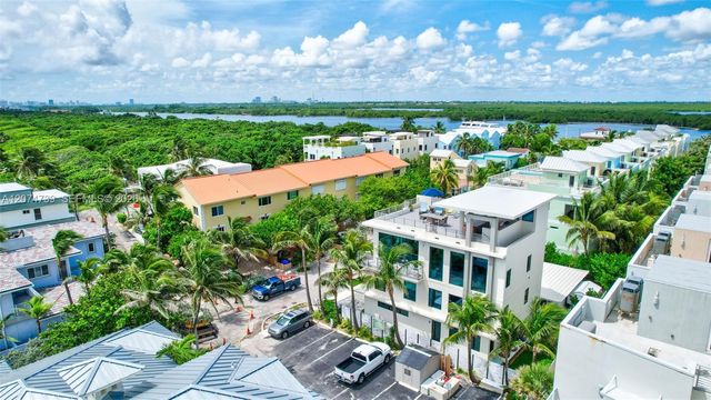 305 Oak Street, Hollywood, FL 33019