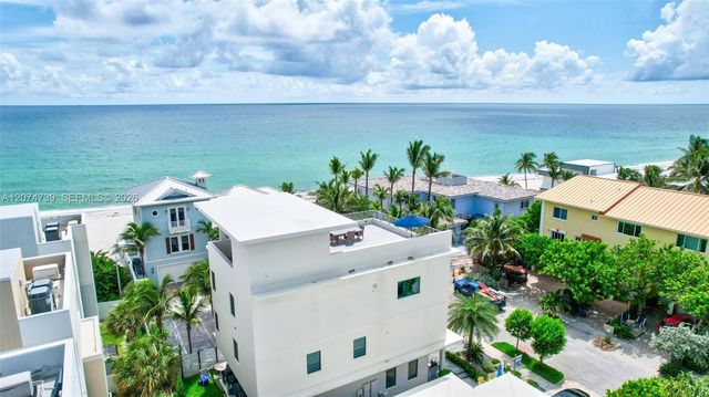 305 Oak Street, Hollywood, FL 33019