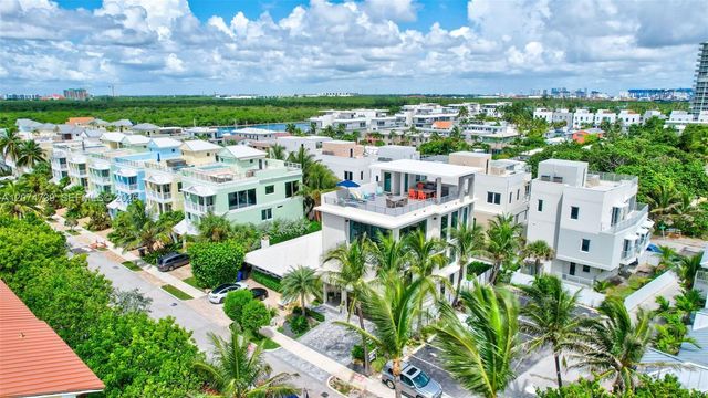 305 Oak Street, Hollywood, FL 33019