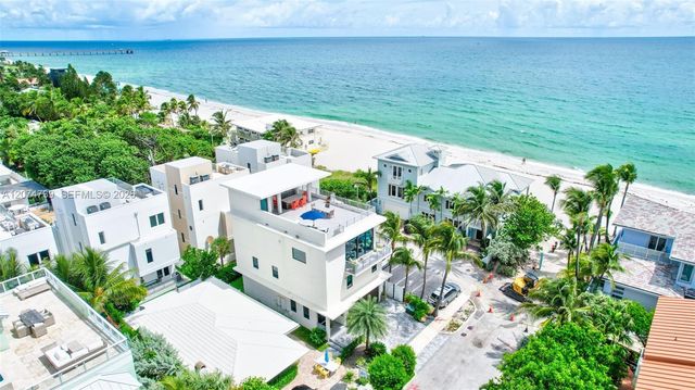 305 Oak Street, Hollywood, FL 33019