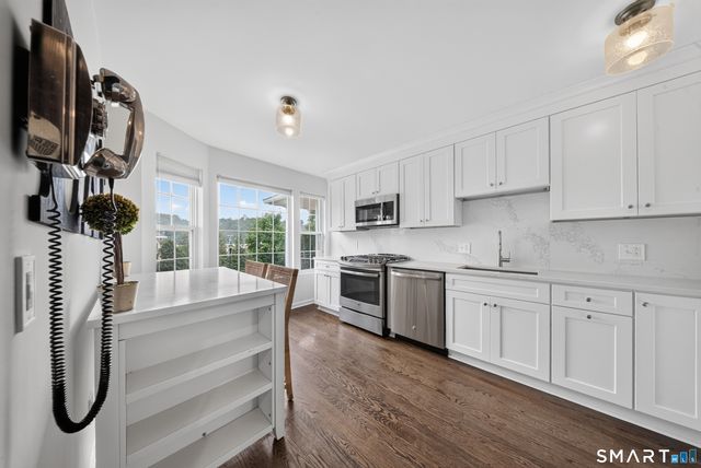 180 Turn Of River Road 10D, Stamford, CT 06905