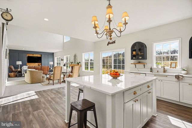 22 WALTON HILL CIR, Lititz, PA 17543