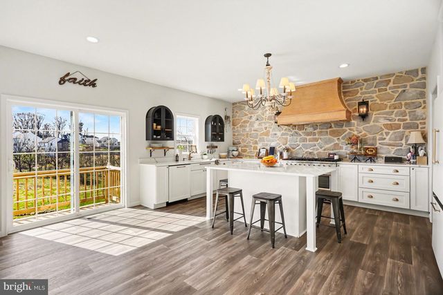 22 WALTON HILL CIR, Lititz, PA 17543
