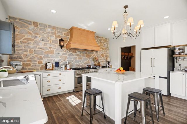 22 WALTON HILL CIR, Lititz, PA 17543