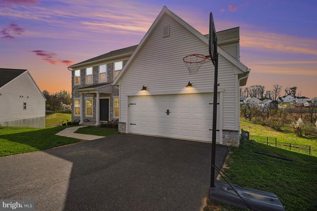 22 WALTON HILL CIR, Lititz, PA 17543