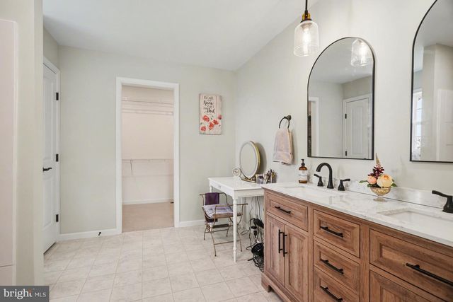 22 WALTON HILL CIR, Lititz, PA 17543