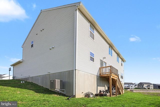 22 WALTON HILL CIR, Lititz, PA 17543