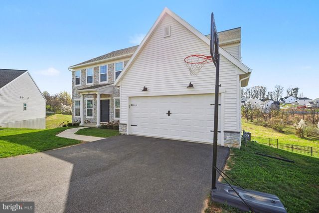 22 WALTON HILL CIR, Lititz, PA 17543
