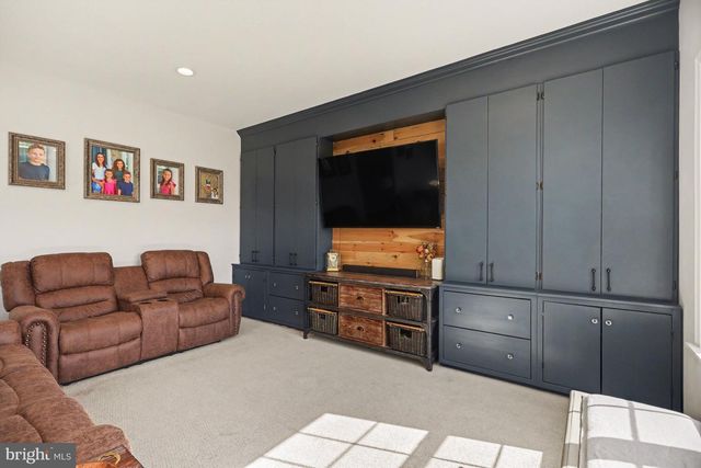 22 WALTON HILL CIR, Lititz, PA 17543