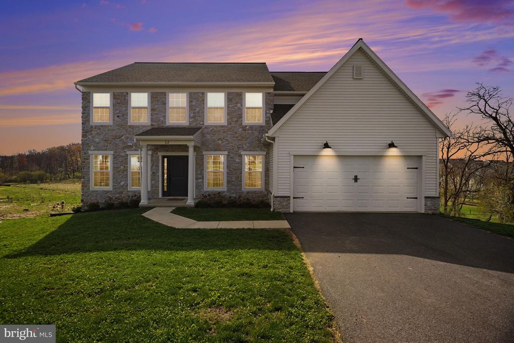 22 WALTON HILL CIR, Lititz, PA 17543