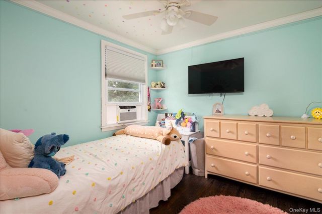 621 N Fulton Avenue, Lindenhurst, NY 11757