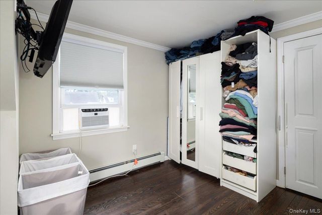 621 N Fulton Avenue, Lindenhurst, NY 11757