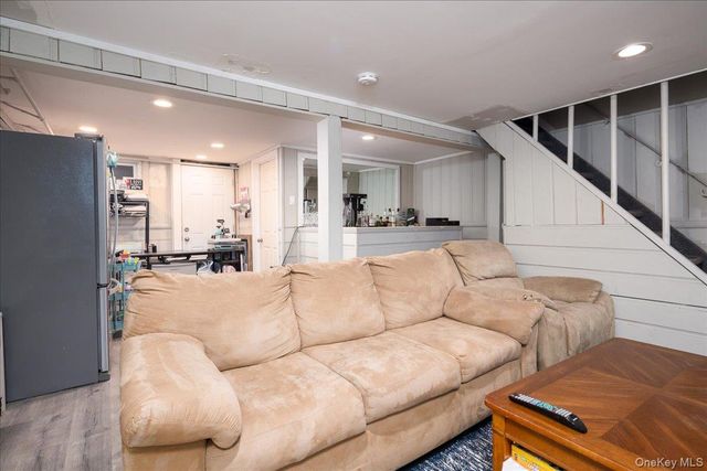 621 N Fulton Avenue, Lindenhurst, NY 11757