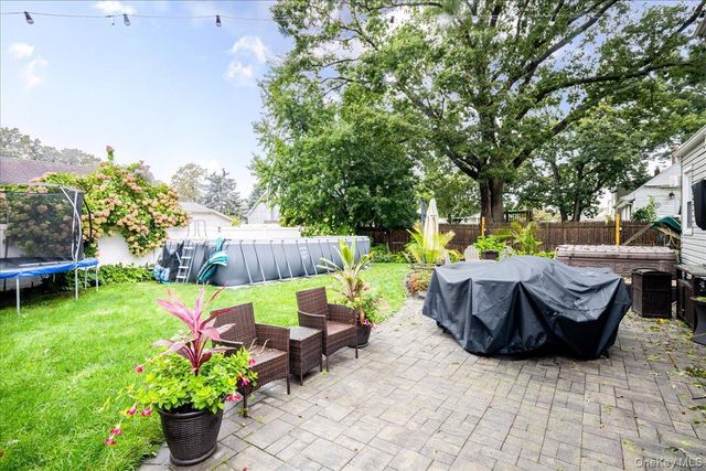 621 N Fulton Avenue, Lindenhurst, NY 11757