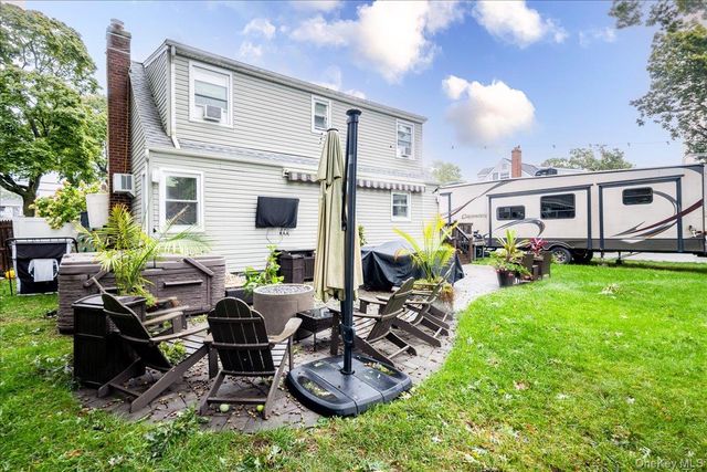 621 N Fulton Avenue, Lindenhurst, NY 11757