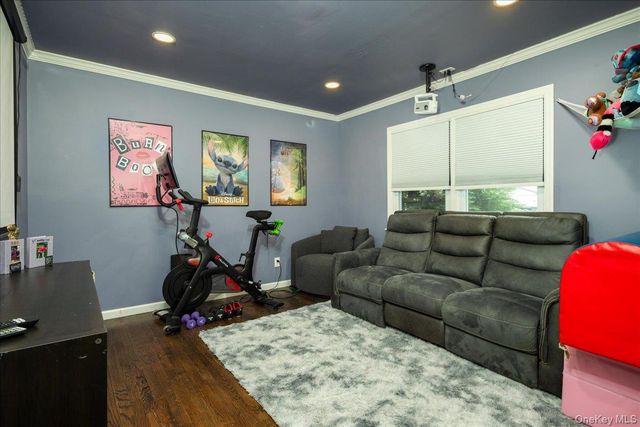 621 N Fulton Avenue, Lindenhurst, NY 11757