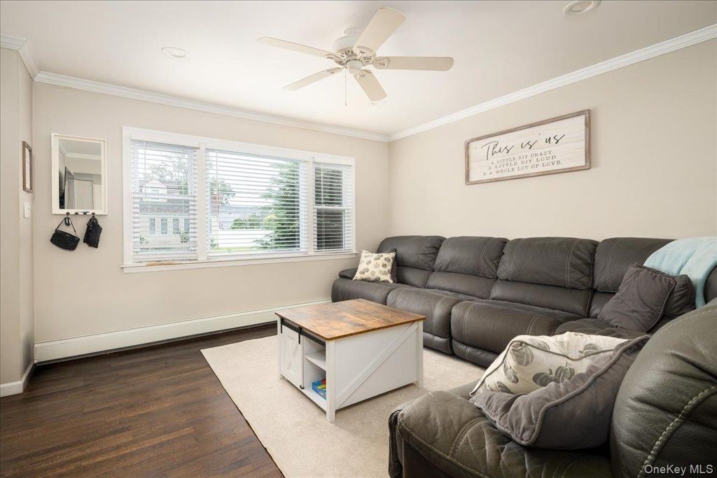 621 N Fulton Avenue, Lindenhurst, NY 11757 — photo 4