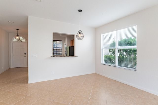 8065 Murano Circle, Palm Beach Gardens, FL 33418