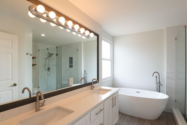 8065 Murano Circle, Palm Beach Gardens, FL 33418