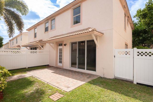 8065 Murano Circle, Palm Beach Gardens, FL 33418