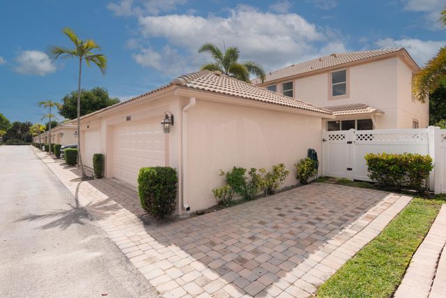8065 Murano Circle, Palm Beach Gardens, FL 33418