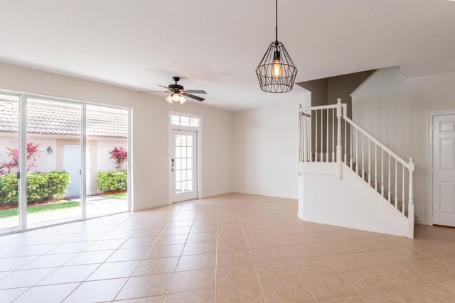 8065 Murano Circle, Palm Beach Gardens, FL 33418