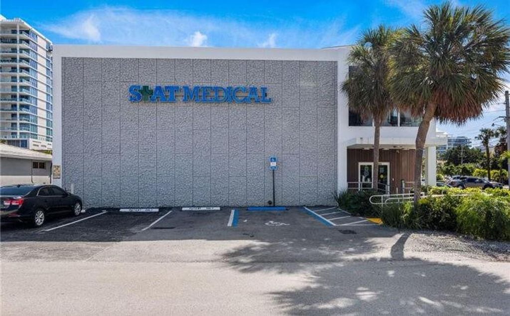 Image 1 of property listing at 900 NE 26th Ave, Fort Lauderdale, FL 33304