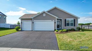 2215 Truman Trail, Mchenry, IL 60051