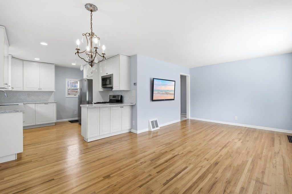 6820 Thomas Avenue S, Richfield, MN 55423 — photo 2