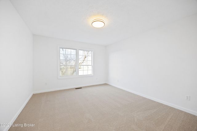 11317 Ashbrooke Gardens Dr, Louisville, KY 40229