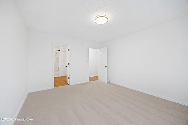 11317 Ashbrooke Gardens Dr, Louisville, KY 40229