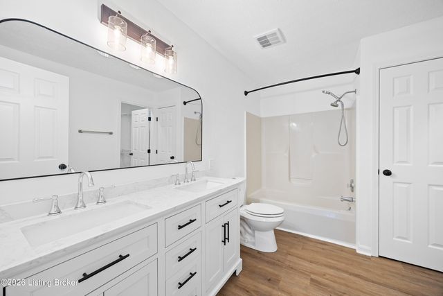 11317 Ashbrooke Gardens Dr, Louisville, KY 40229