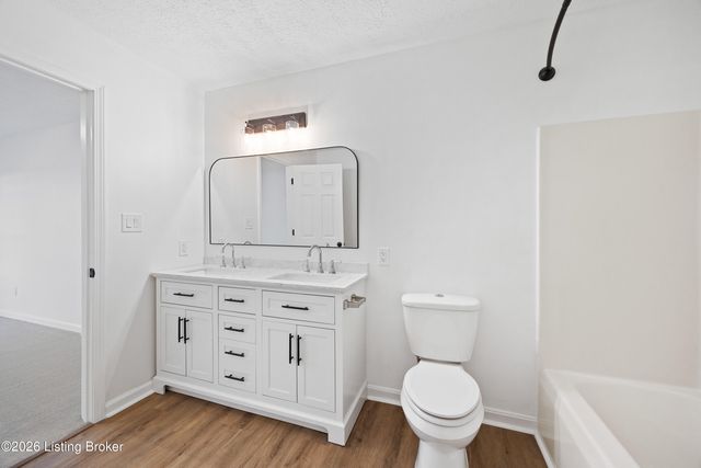 11317 Ashbrooke Gardens Dr, Louisville, KY 40229