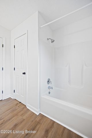 11317 Ashbrooke Gardens Dr, Louisville, KY 40229