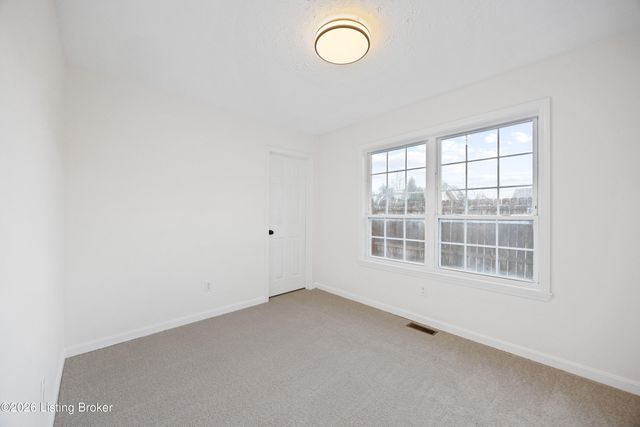 11317 Ashbrooke Gardens Dr, Louisville, KY 40229