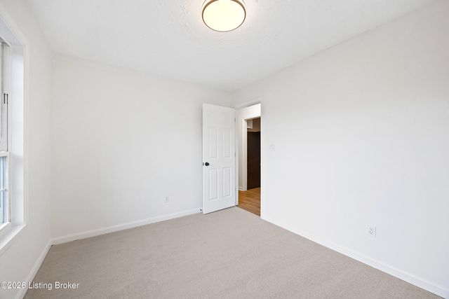 11317 Ashbrooke Gardens Dr, Louisville, KY 40229