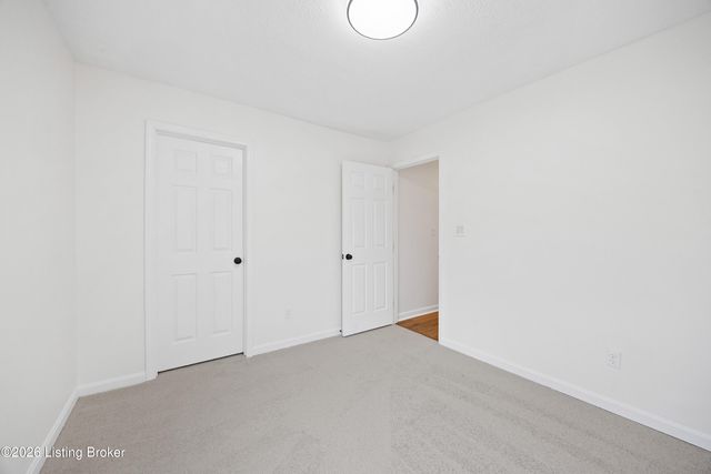 11317 Ashbrooke Gardens Dr, Louisville, KY 40229