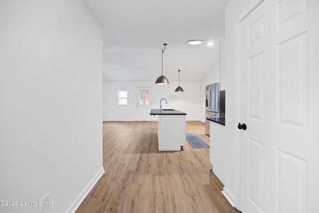 11317 Ashbrooke Gardens Dr, Louisville, KY 40229